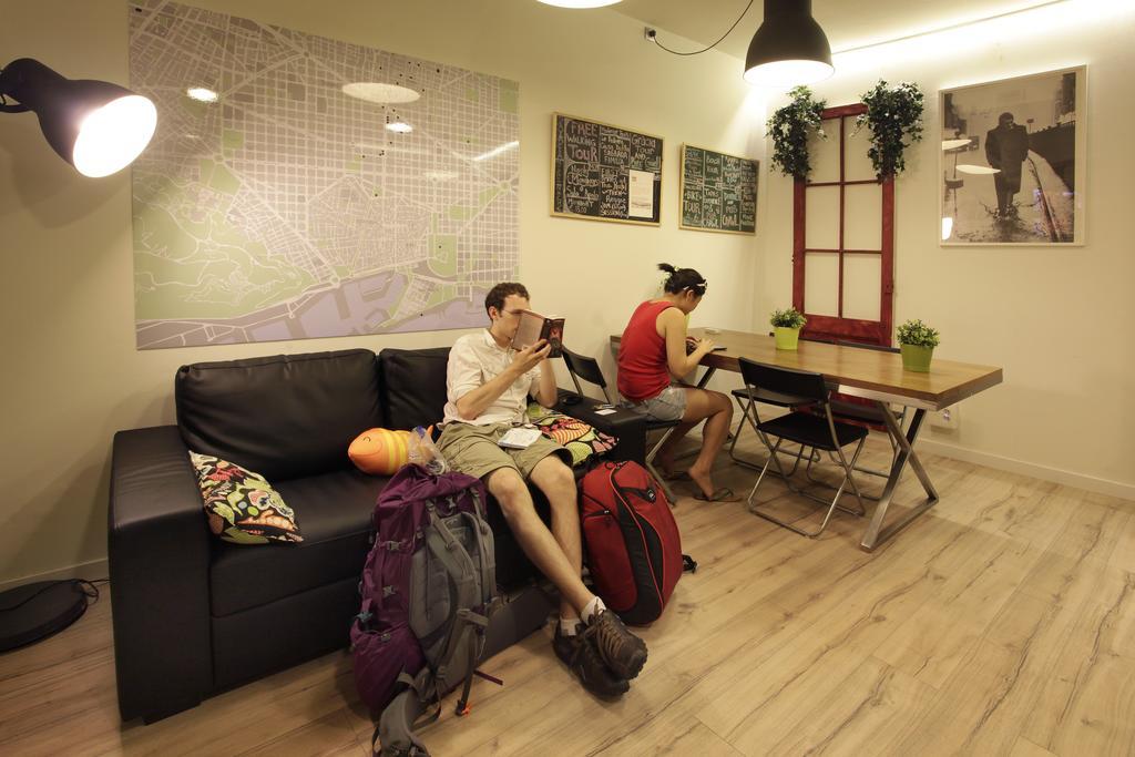 Gracia City Hostel バルセロナ エクステリア 写真 Hostel in Prague