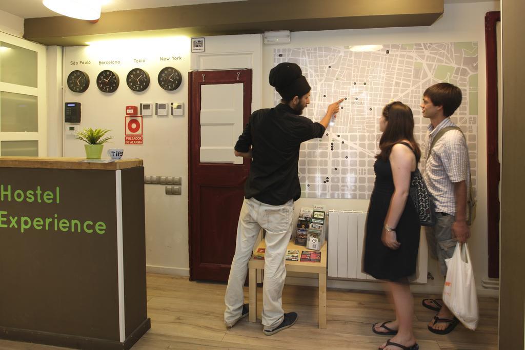 Gracia City Hostel バルセロナ エクステリア 写真 Hostel Experience