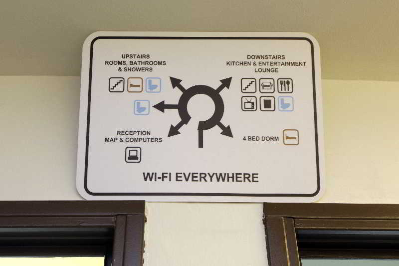 Gracia City Hostel バルセロナ エクステリア 写真 Wi-Fi sign in a hotel