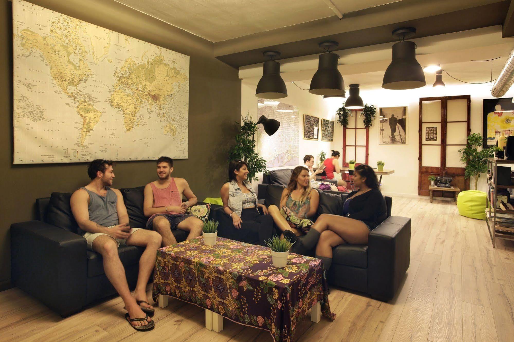 Gracia City Hostel バルセロナ エクステリア 写真 Hostel in Athens, Greece