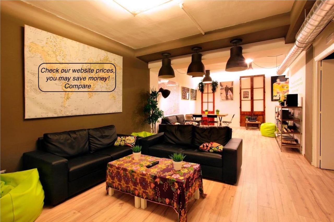 Gracia City Hostel バルセロナ エクステリア 写真 The interior of a typical hostel